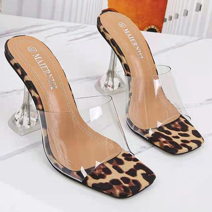 Sandales à talons hauts surdimensionnées d'été